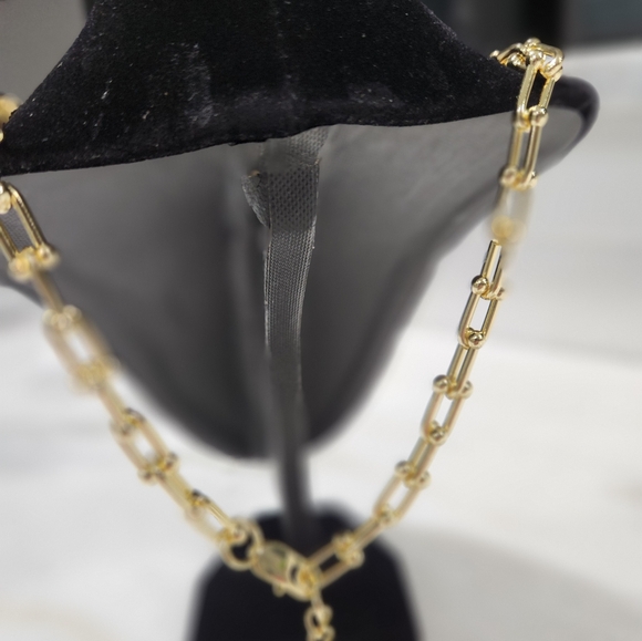 Authentic LV lock on unbranded chain - Picture 3 of 3